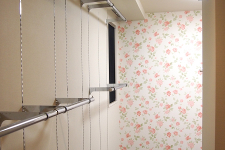 名古屋市のオーダー家具事例：ウォークインクローゼットを改造して使いやすく